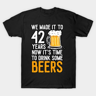 We Made it to 42 Years Now It's Time To Drink Some Beers Aniversary Wedding T-Shirt